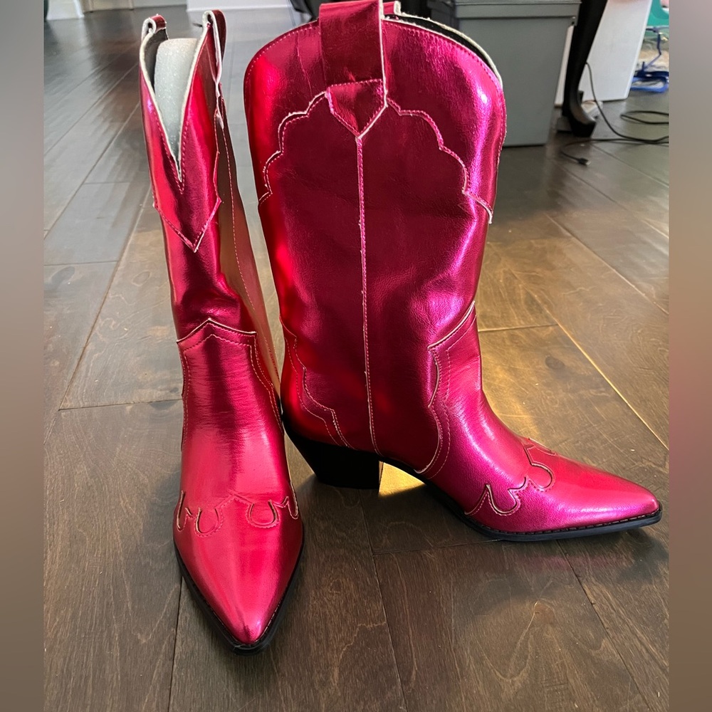 NEVER BEEN WORN Metallic Hot Pink Cowboy Boots